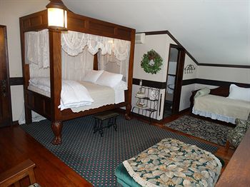 Stone Chalet B&B Inn And Event Center Ann Arbor Exterior photo